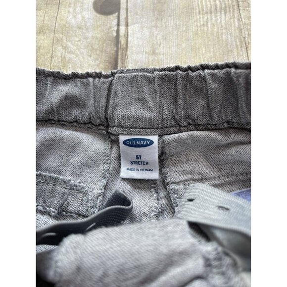 Old Navy Gray Shorts Size 5T - Picture 2 of 3